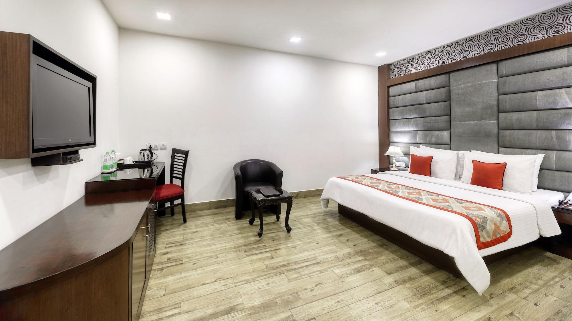 Taurus Sarovar Portico New Delhi Exterior photo