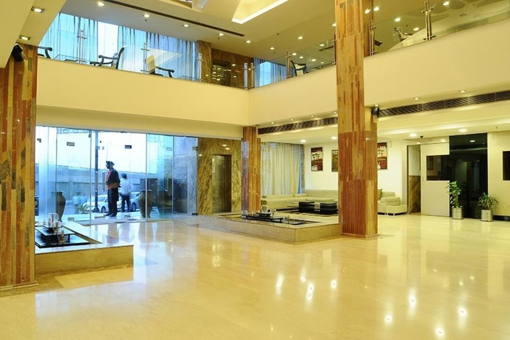 Taurus Sarovar Portico New Delhi Exterior photo