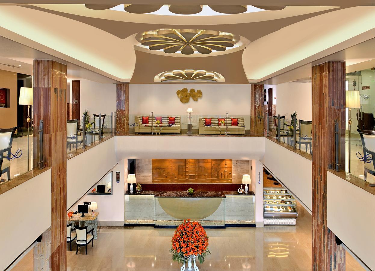 Taurus Sarovar Portico New Delhi Exterior photo
