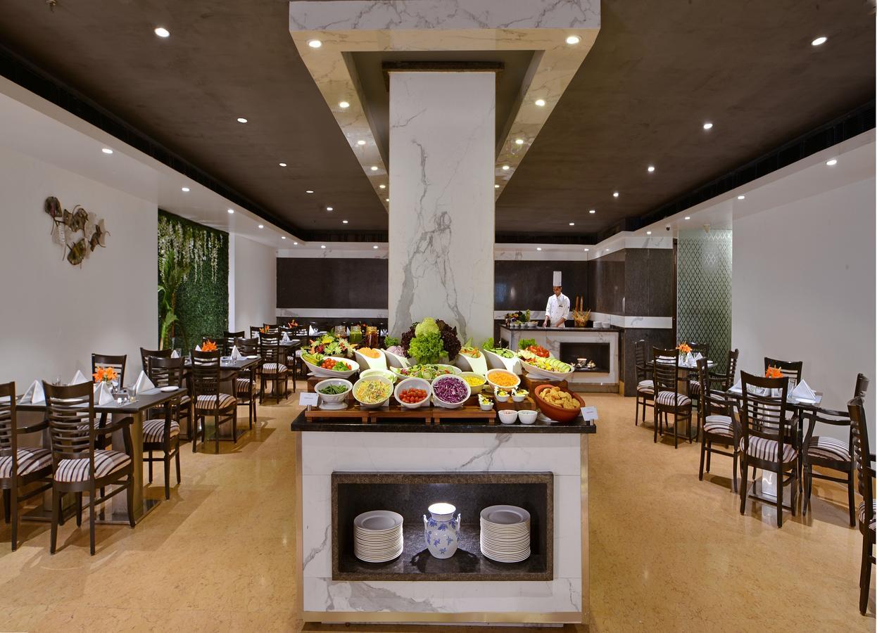 Taurus Sarovar Portico New Delhi Exterior photo