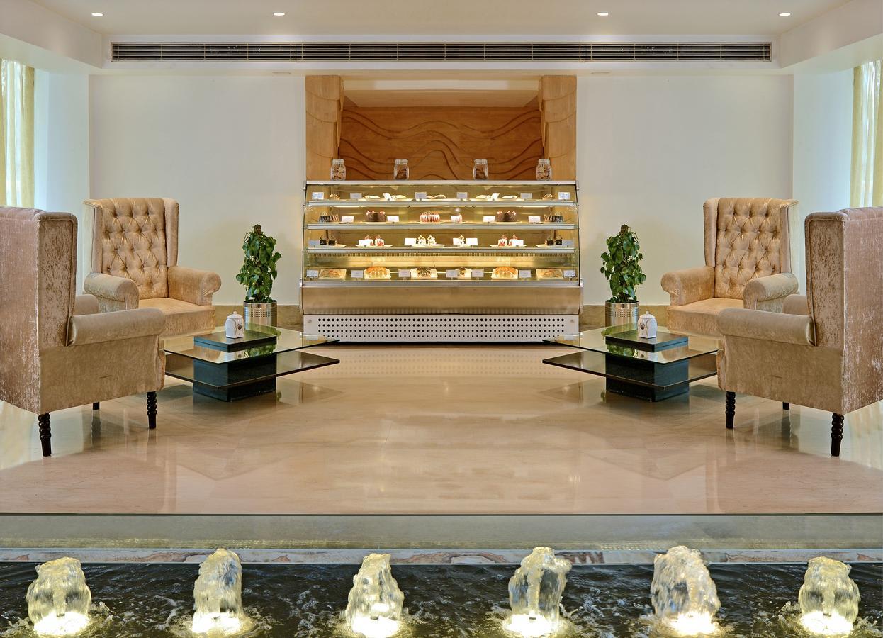 Taurus Sarovar Portico New Delhi Exterior photo