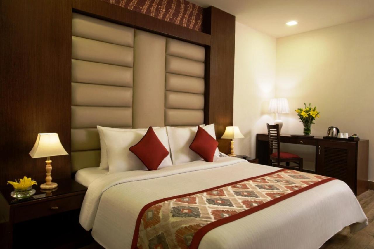 Taurus Sarovar Portico New Delhi Exterior photo